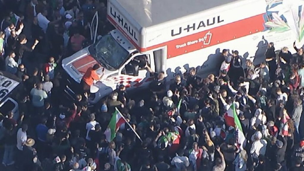 Los Angeles Iranian solidarity rally, U-Haul runs into protesters